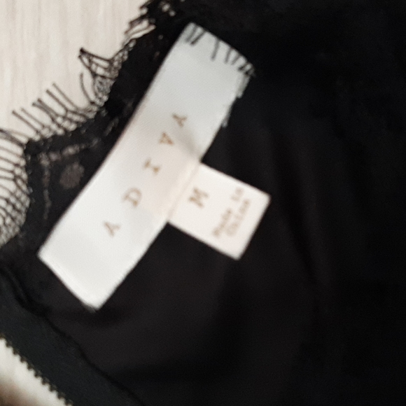 Black lace adiva top size medium - Picture 3 of 3